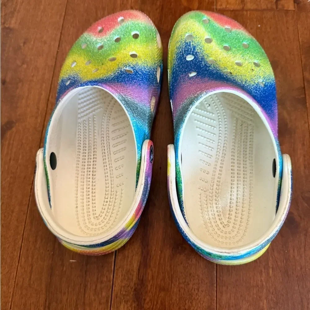 Crocs Women’s Colorful tie dye Clogs size 6